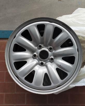 Cerchio: 7 J X 16 CH et 45 mm interasse fori 112/5