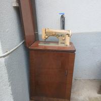macchina da cucire Necchi