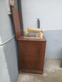 macchina da cucire Necchi