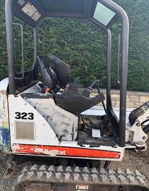 MINI ESCAVATORE BOBCAT 323