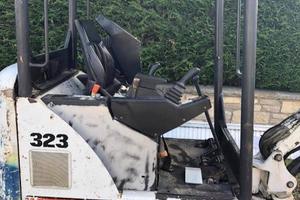 MINI ESCAVATORE BOBCAT 323