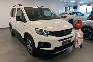 PEUGEOT Rifter 7 POSTI GT Line 1.5 BlueHDi Stand