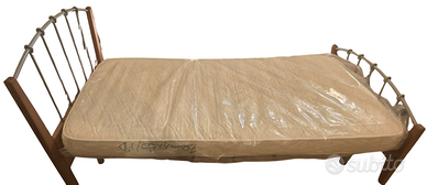 Letto singolo in legno