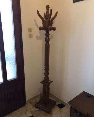 Appendiabiti da terra classico in legno