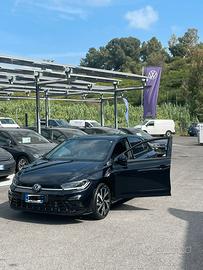 Volkswagen Polo R-Line 110cv dsg + Fari matrix