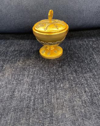 pisside liturgico in metallo dorato e argentato