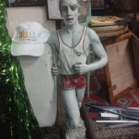 STATUA statuetta CORRIDORE CORSA olimpiadi VINTAGE