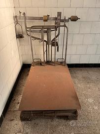 Bilancia meccanica a piattaforma vintaje