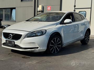 VOLVO V40 per ricambi usati B4204T37