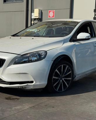VOLVO V40 per ricambi usati B4204T37