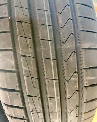 Set di pneumatici nuovi Hankook