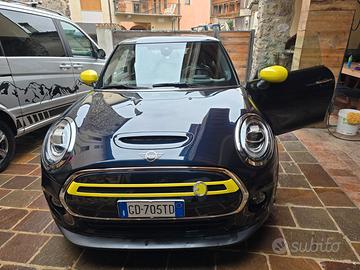 Mini cooper SE elettrica