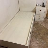 Letto singolo con cassone e comodino
