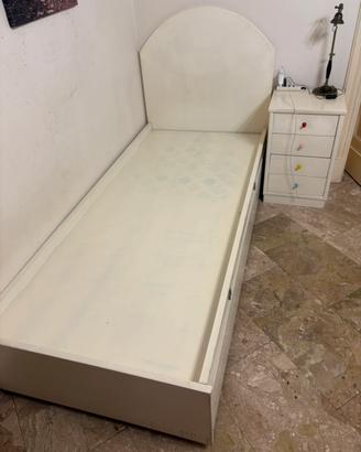 Letto singolo con cassone e comodino
