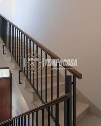 APPARTAMENTO CON INGRESSO INDIPENDENTE E TERRAZZO