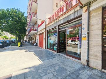 MONOLOCALE A MANFREDONIA