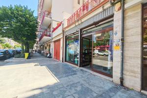 MONOLOCALE A MANFREDONIA