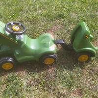 trattore a spinta John deer con carretto staccabil