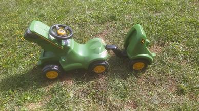 trattore a spinta John deer con carretto staccabil