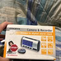 Sveglia con telecamera e registratore nascosto