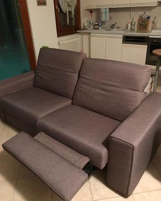 Divano 2 posti con poggia piedi estraibile