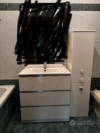 Mobile bagno con lavabo in ceramica e mobiletto