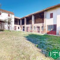 CASA INDIPENDENTE CON PORZIONE DI CORTILE