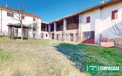 CASA INDIPENDENTE CON PORZIONE DI CORTILE