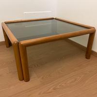 Tavolino in legno con piano in vetro