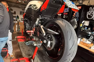 Suzuki gsr 750