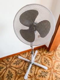 Ventilatore a piantana bianco