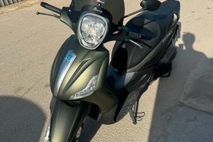 Beverly 300s