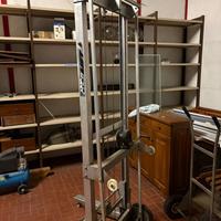 Carrello elevatore manuale