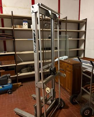 Carrello elevatore manuale
