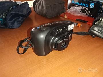 Fotocamera Yashica Zoomate 105 con Pile