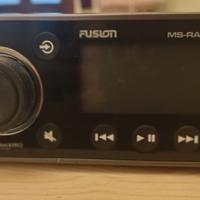 Fusion MS-RA205 radio marine con Bluetooth BT100