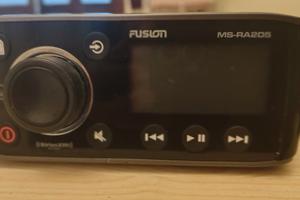 Fusion MS-RA205 radio marine con Bluetooth BT100