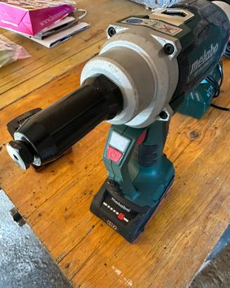 Rivettatrice professionale METABO