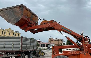 caricatore per Fiat con benna e flange