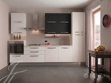 Cucina componibile  bianca  da tre metri  e 20