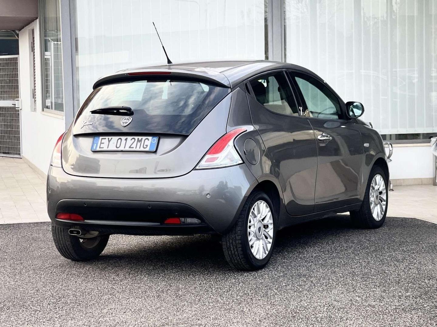 Lancia Ypsilon 2015 photo 5