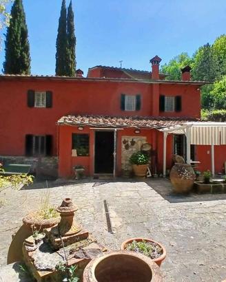 Rustico / Casale di 300 m² con più di 5 locali e b