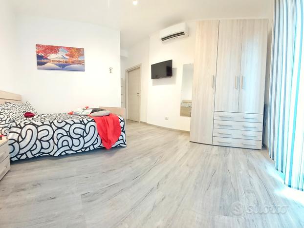 BAGNO PRIVATO in singola full optional sulla ROSSA