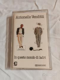 musicassetta Antonello Venditti in questo mondo di