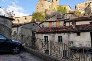 GRAZIOSA ABITAZIONE NEL BORDO MEDIOEVALE DI TRECCH