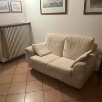 Divano a 2 posti e poltrona Divano letto
