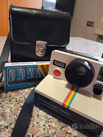 Polaroid 1000 land camera
