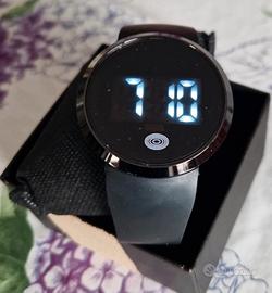 Orologio digitale a led