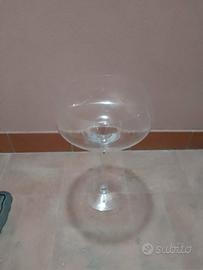 vaso di vetro  forma di calice