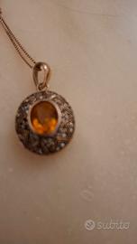 collana con ciondolo.luminoso